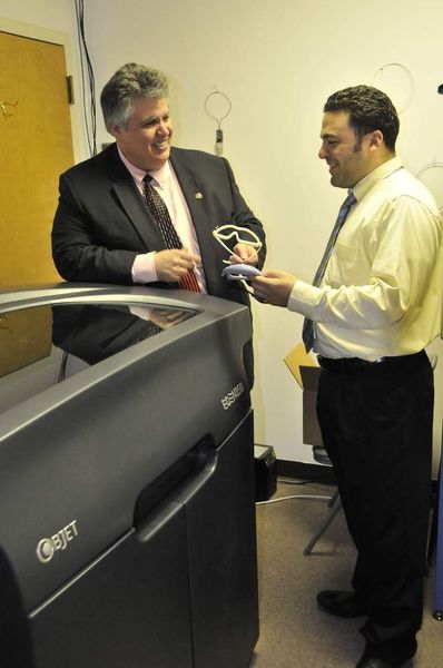 6 Andre A. DiMino, Vice Chairman of the Board, Executive Vice President und Chief Technical Officer bei Ivivi Technologies: Die Technologie von Objet ermöglicht es uns, über nacht funktionierede medizinische Geräte für klinische Tests herzustellen. (Archiv: Vogel Business Media)