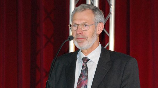 Dr. Falk Zeidler, Daimler AG, blickte auf 40 Jahre Unfallforschung von Mercedes-Benz zurück. (Archiv: Vogel Business Media)