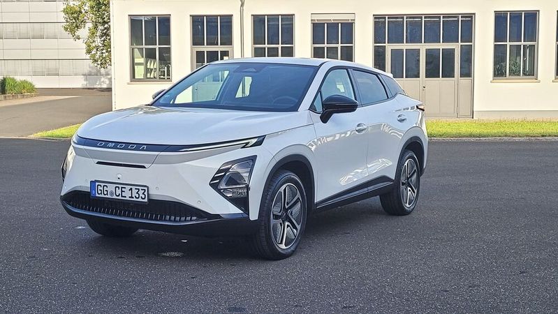 Die Elektroversion des Omoda 5 soll in Deutschland zeitglich mit dem Verbrenner Anfang 2025 starten.(Bild:  Wehner - VCG)