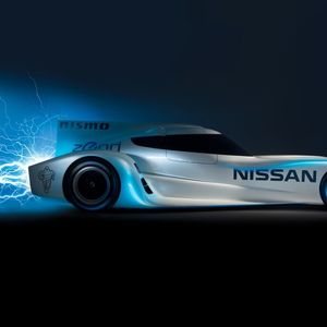 (Nissan)