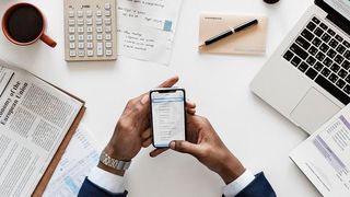 In den heutigen Zeiten fallen mehr Daten als je zuvor am Arbeitsplatz an – Diensthandy und Surfen im Netz, Emails und GPS im Firmenwagen. Der Tüv Nord stellt die neue EU-Datenschutzgrundverordnung vor. (gemeinfrei)