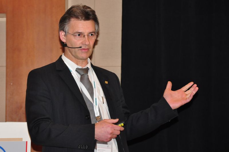 Reinhold Bietzker, Global Development Manager Oil & Gas bei Endress+Hauser Instruments International sprach sich für die Modernisierung älterer Sicherheitstechnik aus: 