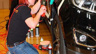 Juliane Lange, Firma Albrecht & Grimm, bei der Poliermeisterschaft. (BFA)