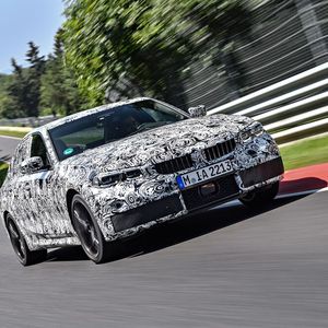 Im Testprogramm des neuen BMW 3er steht auch der Besuch der Nordschleife des Nürburgrings.(Bild:  BMW)