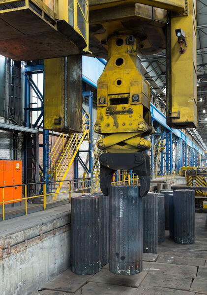 Damit die Pipelinerohre über viele Jahre den Belastungen standhalten, muss schon in der Produktion auf Qualität geachtet werden. (Messe Düsseldorf/ctillmann)