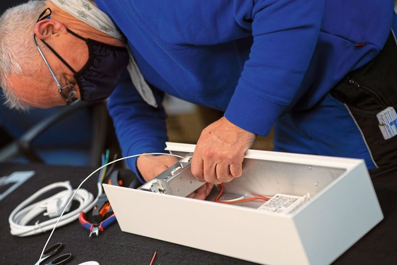 Die Flexibilität der neuesten Faserlasermaschinen erleichtern das Tüfteln an Prototypen. (Bild: Andreas Gebert)