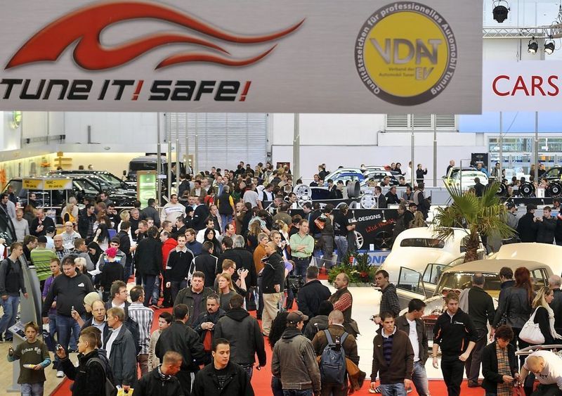 Der Besucherzustrom zur Essen Motor Show ist ungebrochen. Noch immer ist das Interesse an Motorsport und sportlichen Serienautos groß. (Archiv: Vogel Business Media)