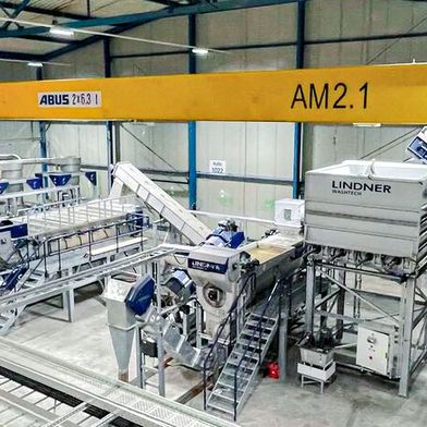 Rymoplast has invested in a recycling plant in Markranstädt, Saxony, near Leipzig. There, high-quality granulate is produced from plastic films. However, the thermal management of the processing systems must be optimal for this. Technotrans had the right solution ... (Image: Rymoplast)
