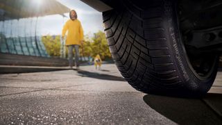 Der neue Continental Allseason Contact 2 wirkt noch mehr wie ein Sommerreifen, soll aber die gleichen guten Wintereigenschaften haben wie sein Vorgänger. (Bild: Continental Reifen Deutschland GmbH)