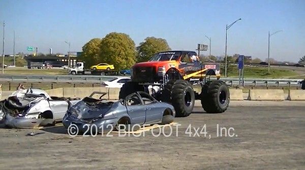 Der Bigfoot 20: der weltweit erste Monstertruck mit Elektroantrieb macht mit über 260 kW und 1100 Nm Autos umweltschonend platt (Bild: Bigfoot 4x4 Inc.)