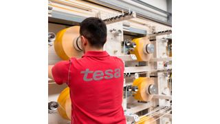 Um seine Klimaziele zu erreichen, setzt tesa auf erneuerbare Energien und am Standort in Hamburg auf Wasserstoff. (Bild: Tesa)