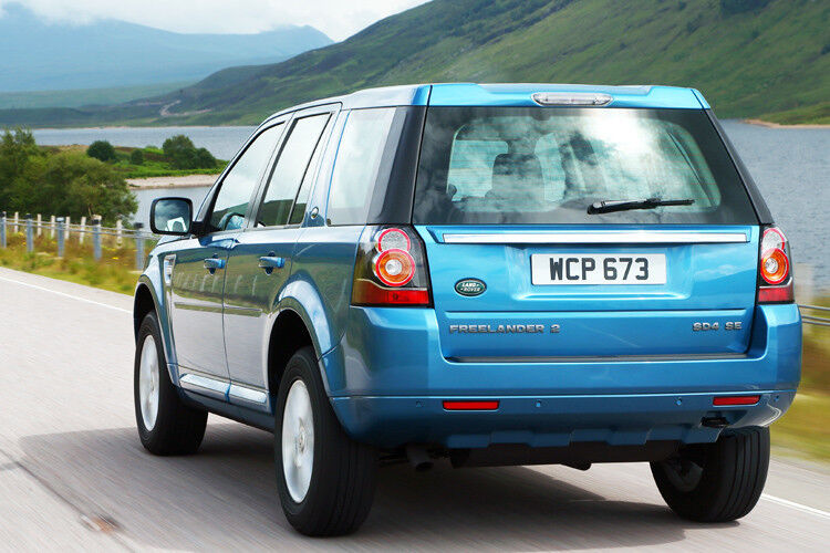 Die Kraft wird über ein Haldex-Hinterachsdifferential permanent an alle vier Räder übertragen. (Foto: Land Rover)