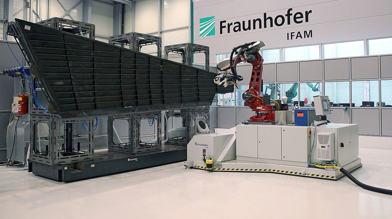 ProsihP II-Gesamtanlage zur Bearbeitung eines A320 Seitenleitwerkes. (Fraunhofer IFAM)