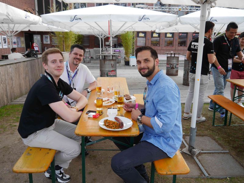 Carsten Berger (Mionics, l.) und Aaron Licht (technikPR) (Bild: DC-Club)