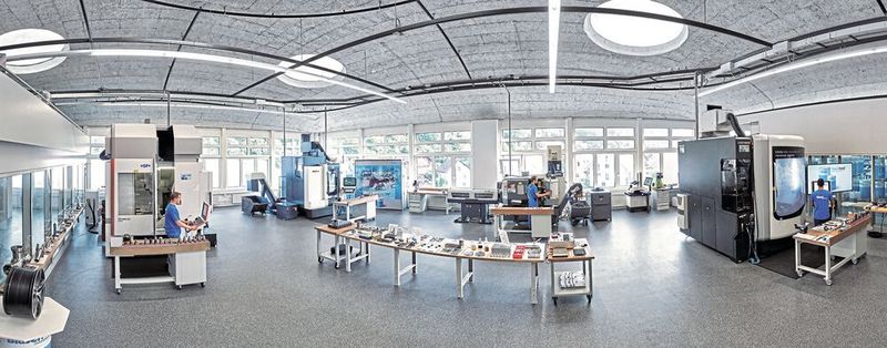 Forschen für die Praxis: Im Technologiecenter von Blaser Swisslube können Zerspanungsfachkräfte unter industriellen Bedingungen das Verhalten von Kühlschmierstoffen und das Management der Kühlschmierstoffe untersuchen.  (Bild: Blaser Swisslube)