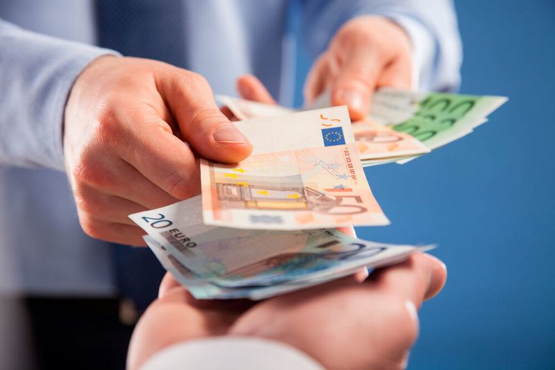 Ingenieure gehören zu den Top-Verdienern – aber vieles hängt davon ab, in welcher Branche man arbeitet. Der aktuelle Stepstone-Gehaltsreport verrät: Am besten verdienen Ingenieure in Süddeutschland und in der Pharmabranche.  (©zest_marina - stock.adobe.com)