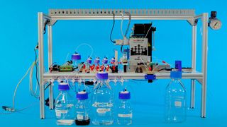 Forscher von Microsoft und der University of Washington haben ein vollautomatisches System demonstriert, das Daten in synthetischer DNA speichert und abruft, ein wichtiger Schritt, um die Technologie aus dem Forschungslabor in kommerzielle Rechenzentren zu verlagern. (Bild: Microsoft)