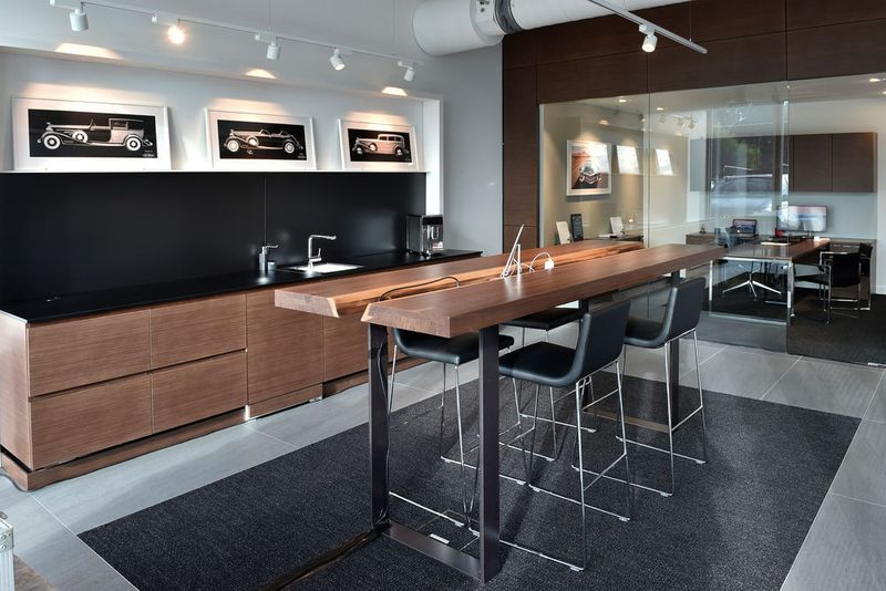 Hochwertige, natürliche Materialien sollen ein Lounge-Ambiente unterstützen.  (Cadillac)