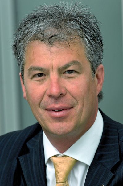 „2011 war das erfolgreichste Jahr in der Geschichte der Kuka  Robot Group”, erklärt Manfred Gundel, CEO der Kuka Roboter GmbH.  (Bild: IFR)