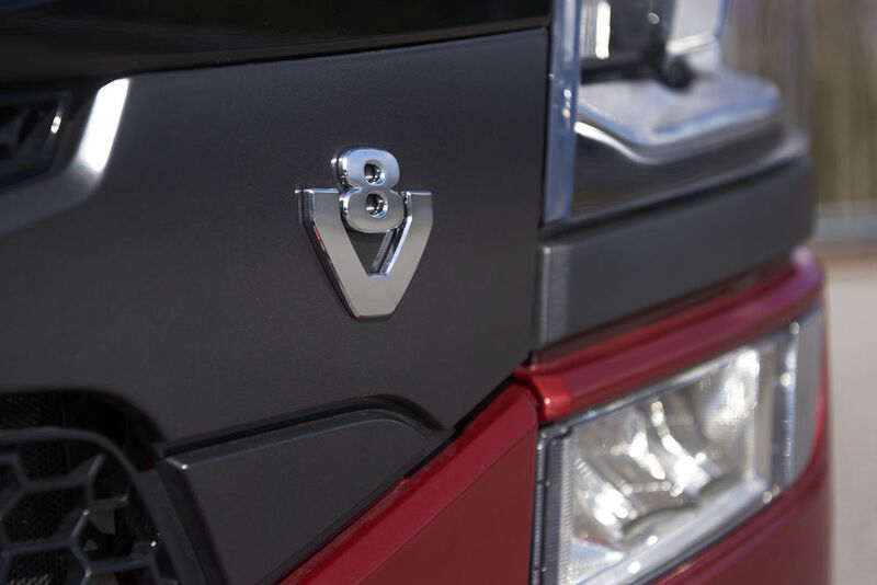 Zum 50. Jahrestag der Vorstellung des leistungsstarken Motors hat Scania eine Marketing-Offensive gestartet und verweist auf die V8-Tradition. (Scania)
