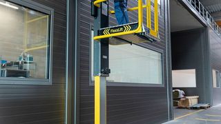 Und Arbeitshöhen von bis zu 4,2 Metern erreichen Anwender schnell und sicher mit der Kleinsthub-Arbeitsbühne Flexxlift von Günzburger Steigtechnik. (Bild: Munk Günzburger Steigtechnik)