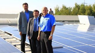 Umweltfreundliche Energie in luftiger Höhe (von links): RTK-Geschäftsführer Peter Laube, der CDU-Landtagsabgeordnete Klaus Herrmann und RTK-Projektleiter Andreas Pinkepank.  (Bild: RTK)