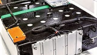 Hört, hört! Der VDW ist sicher, dass Batterien neu gedacht werden müssen, ihre Produktion mit eingeschlossen. Ein neuer Podcast informiert, ob das in Deutschland Sinn macht... (Eutect)