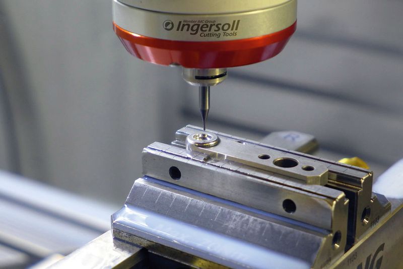 Das Werkstück konnte mit der neuen Spindel in 2,5 Minuten bearbeitet werden. Die zur Verfügung stehende Drehzahl von 23 000 U/min erlaubte eine Schnittgeschwindigkeit von 56 m/min bei dem Werkzeugdurchmesser von 0,8 mm. (Ingersoll)