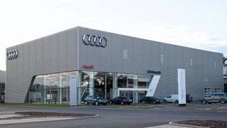 Neben dem klassischen Fahrzeughandel und Service – im Bild der Audi-Terminal Arnstadt – ist die Ehrhardt AG heute mit einem breiten Angebot aktiv, welches das Kerngeschäft ergänzt. (Bild: Ehrhardt AG)