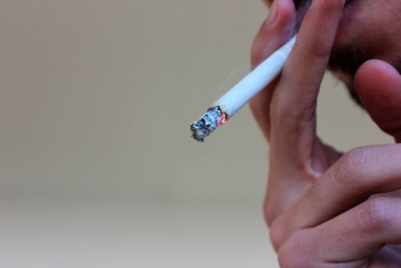 Mit dem Rauchen verbundene Defizite im Dopamin verschwinden laut einer aktuellen Studie drei Monate nach dem Rauchstopp. (gemeinfrei)