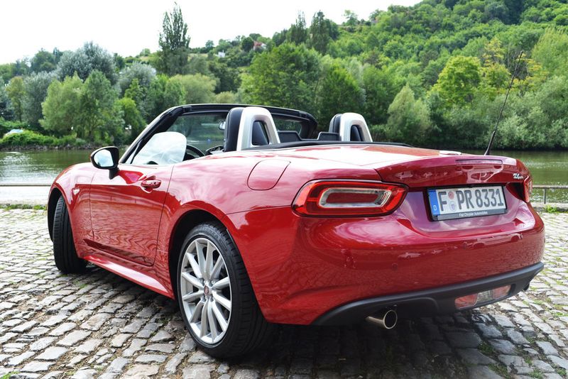 Mit dem Roadster hat Fiat endlich wieder einen echten Blickfang im Angebot. (Seyerlein/»kfz-betrieb«)