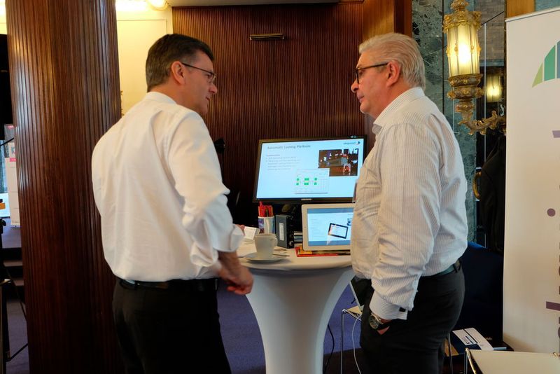 Am Stand von akquinet: Service und Outsourcing für verschiedene Branchen sind das Geschäft das Berliner IT-Beratungs- und Lösungshauses.   (Schreier)