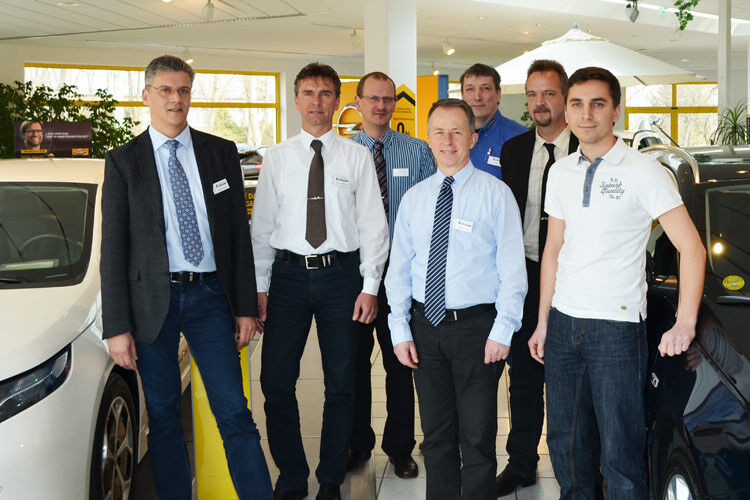 Mathias Schinner (links) mit einigen seiner Mitarbeiter. (Foto: Rehberg)
