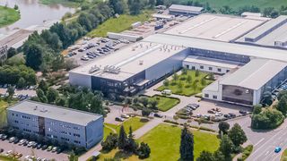 Neues Produktionszentrum integriert sich im Standort Bad Düben (Bild: Profiroll)