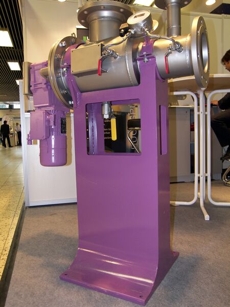 Der automatische Rückspülfilter vom Typ RWF, den Lenzing Technik ausstellt, eignet sich für Trennaufgaben mit Medien wie Säuren, Laugen, Lösungsmitteln und Harzen sowie Wasser und Ölen.  (Bild: S.Beyer/PROCESS)
