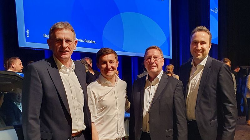 V. l.: Harald Theyssen, Geschäftsführer Ford Händler-Dienstleistungsgesellschaft (FHD), Christian Weingärtner, Geschäftsführer Marketing und Vertrieb bei Ford Deutschland, Johann Gesthuysen, Präsident des Ford-Partnerverbands, und Fabio Krause, Geschäftsführer Ford-Partnerverband, wollen die Herausforderungen gemeinsam meistern.(Bild:  Mauritz – » kfz-betrieb«)