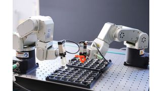 Im Projekt Battery 2030+ sollen Roboter rund um die Uhr an neuen Batterien arbeiten und mit KI selbstständig neue Versuche planen und auswerten.  (Daniel Messling, KIT)