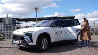 Im Projekt „KIRA“ können Fahrgäste erstmals in Deutschland nach Level 4 im Straßenverkehr fahren. (Bild: Deutsche Bahn AG/Oliver Lang)