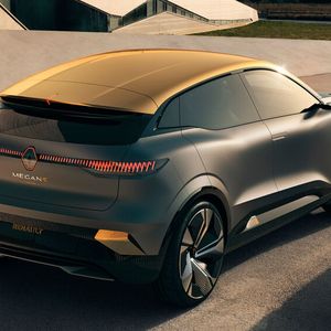 Die Elektro-Studie zeichnet sich durch eine leichte SUV-Akzentuierung aus.(Bild:  Renault)