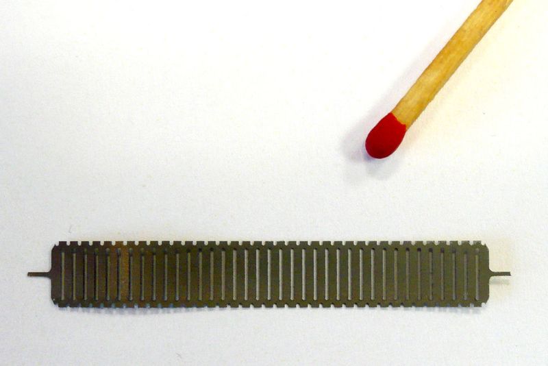 Hochpräzise und universell: Der Microwaterjet erlaubt die Bearbeitung jedes Materials, das nicht wasserlöslich ist.  (Bild: Daetwyler/Microwaterjet)