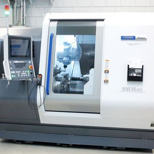 Der Citizen-Kurzdrehautomat Miyano BNE-65 ATC. Letzteres Kürzel steht für Automatic Tool Changer, der jetzt die Maschinen dieses Typs noch flexibler und leistungsfähiger macht, wie der Hersteller verspricht.(Bild:  Citizen Machinery Europe)