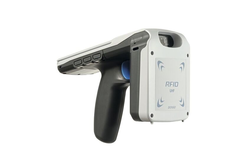 Mit der neuen Autopilotfunktion scannt der RFID-Scanner SP1 noch schneller, Inventurzeiten werden um bis zu 50 Prozent reduziert. (Bild: Denso)