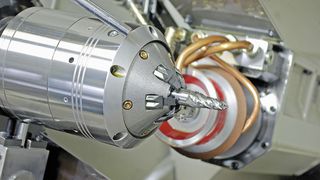 Das Prismenspannfutter ist auch für das  automatisierte Werkzeugschärfen geeignet. (Archiv: Vogel Business Media)