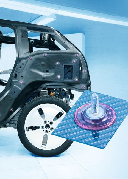 Die Onsert-Technologie wird bereits im BMW i3 und i8 eingesetzt. Bei der Produktion erreicht BMW mit den Onsert Taktzeiten von gerade einmal 4 s. (Bild: Delo)