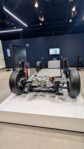 Der neue Stromer verfügt über den MEB+, eine Weiterentwicklung des modularen E-Antriebsbaukasten. Auf der Basis dieser Evolutionsstufe entstand speziell für die künftigen kompakten Elektromodelle wie den ID. Polo ein komplett neu konzipierter Frontantrieb. (Bild: Stefanie Eckardt)