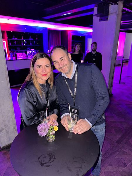 Wenn in der Wüste eine Blume erblüht... - mit den Jahren wuchs die Zusammenarbeit zwischen Aline Gauthier (Samsung) und Christian Hartmann (Mediamarkt Saturn) zu einer blühenden Oase. (Bild: Vogel IT-Medien GmbH)