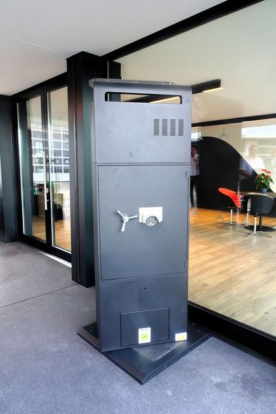 Das digitale Terminal ist auch ein zertifizierter Tresor. (Bild: Wilfried Urbe)