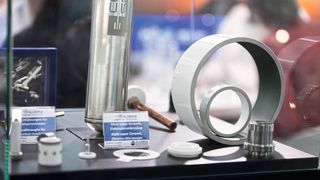 Moderne Hochtechnologie und vieles im täglichen Leben – egal, ob zu Hause oder im Beruf – wären ohne technische Keramiken kaum denkbar. (Bild: Messe München GmbH)