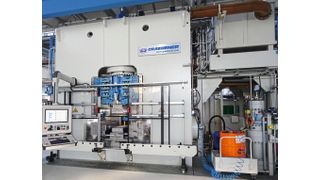 Die vollautomatisierte Produktion von Kupferfittings auf der Graebener-Fittingspresse ermögliche sehr kurze Taktzeiten. (Bild: Graebner)