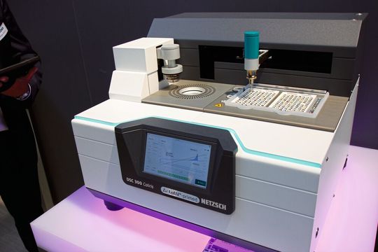 Das neue dynamische Differenzkalorimeter DSC 300 Caliris von Netzsch Das neue dynamische Differenzkalorimeter DSC 300 Caliris von Netzsch